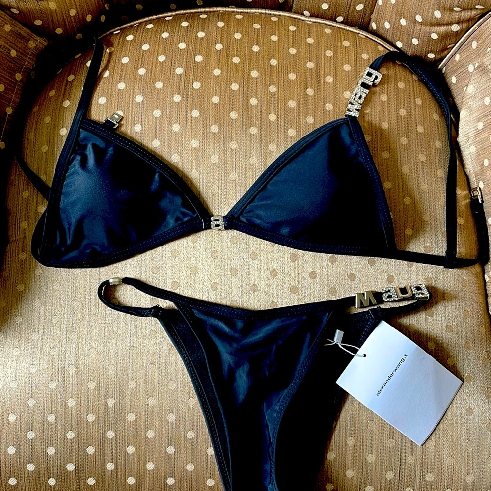 Size small never worn. Black bikini